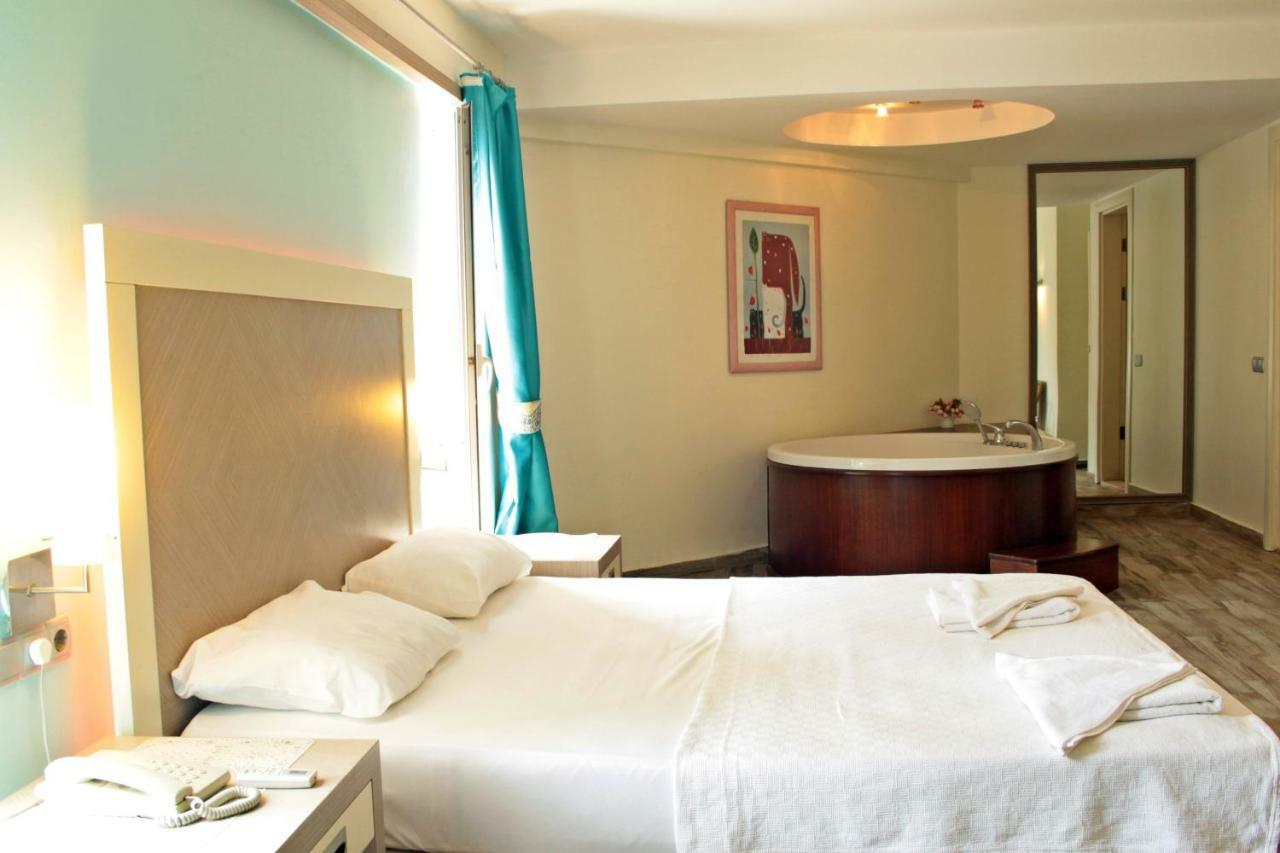 Costa Queen Suites Gumbet Exterior photo